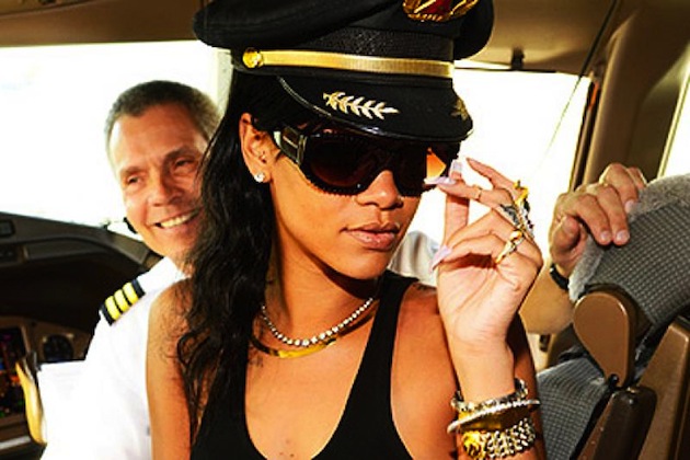 SetWidth800-rihanna-777-navy